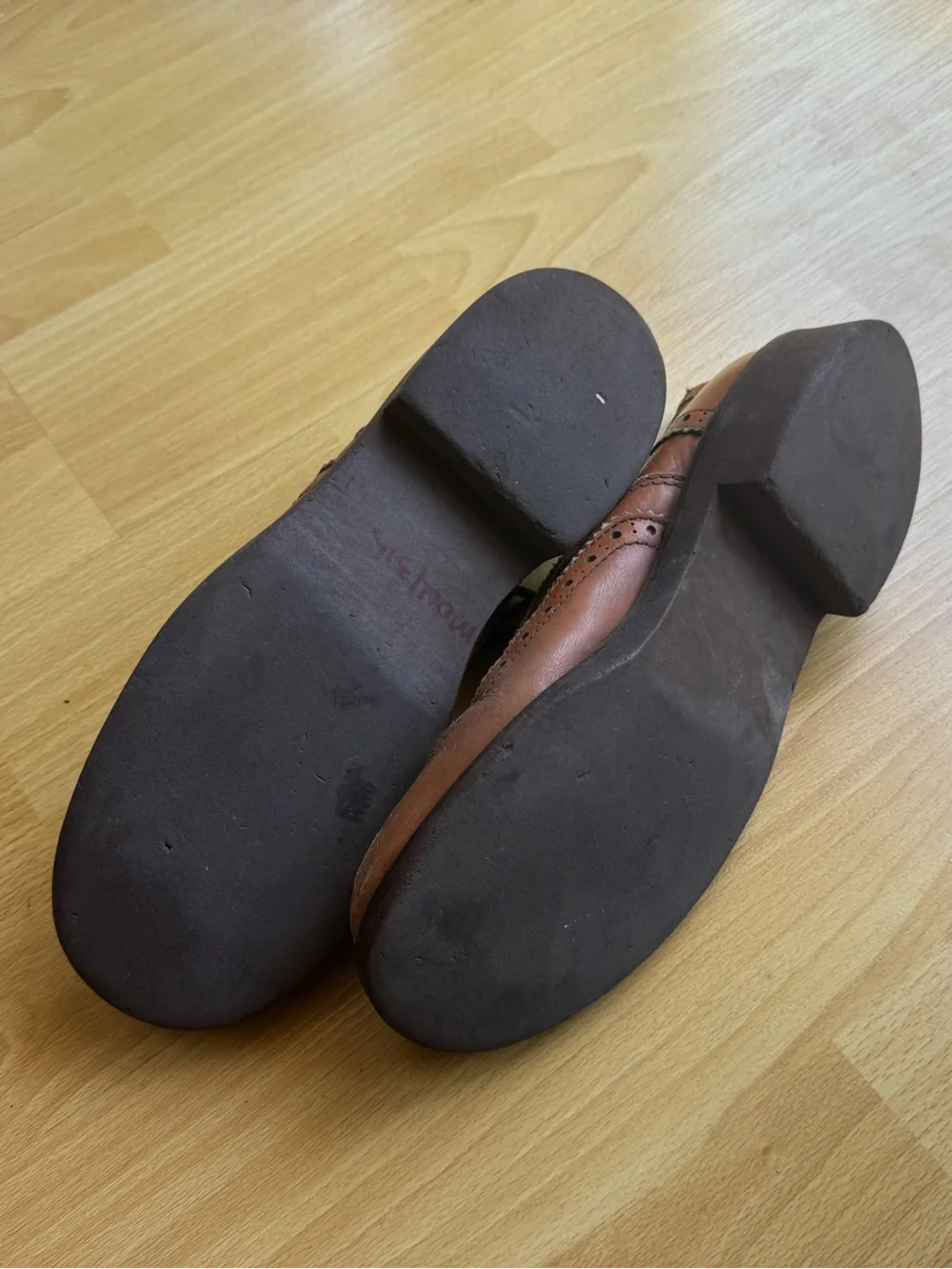 Vintage brown leather brogue wingtip oxfords